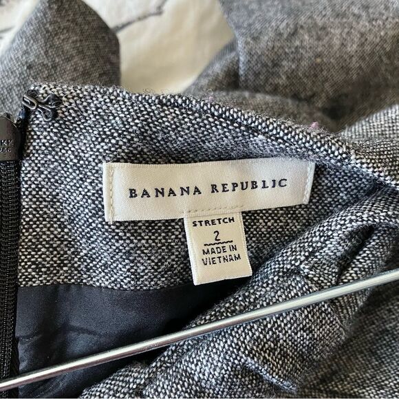 Banana Republic grey skirt with bow detail - Picture 3 of 3